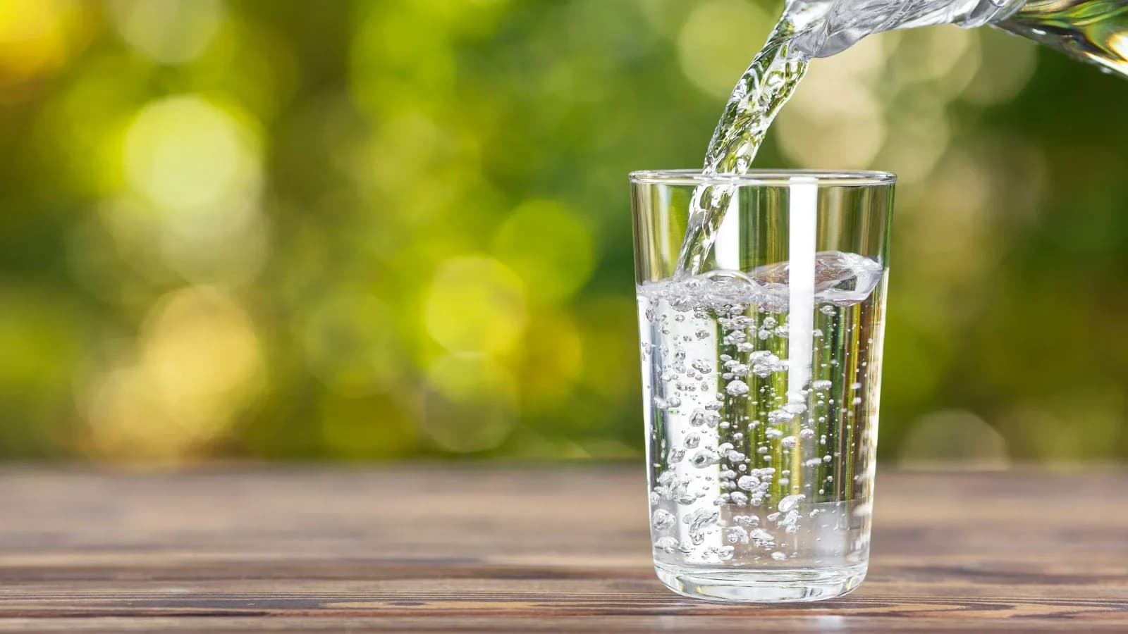 Water being poured into a glass for an AntiMedia health news article about dehydration symptoms and three days without water